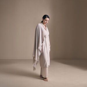 slide 2 Envelop Twill Stole