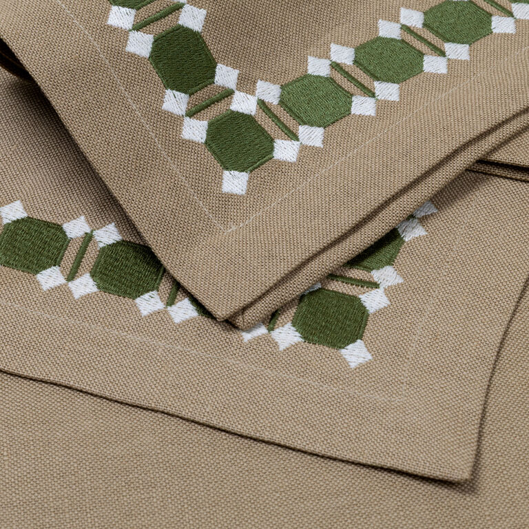 slide 4 Deco Placemat and Napkins Set