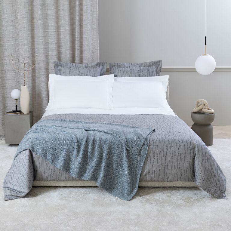 slide 2 Moulin&eacute; Blow Throw