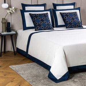 slide 4 Luxury Chains Decorative Cushion Cover