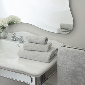 slide 4 Unito Bath Towel