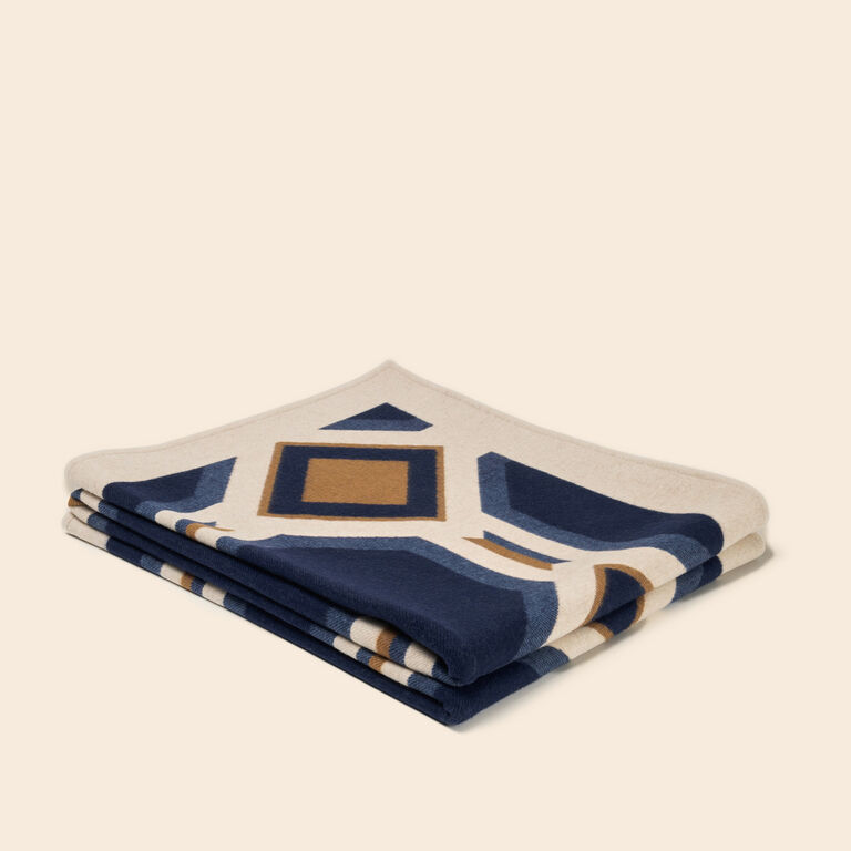 slide 4 Deco Throw 003