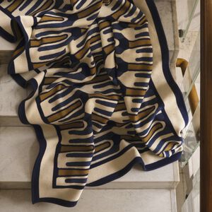 slide 5 Deco Throw 005