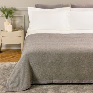 slide 2 Tuileries Blanket