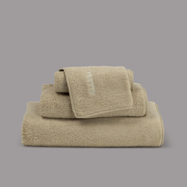 slide 3 Unito Wash Cloth