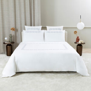 slide 4 Bold Bicolor Embroidery Duvet Cover