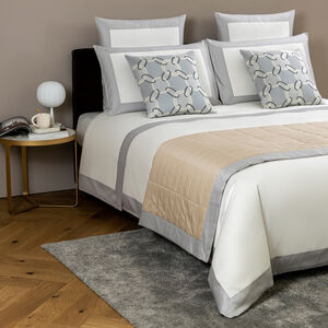 slide 4 Luxury Chains Decorative Pillow Cover