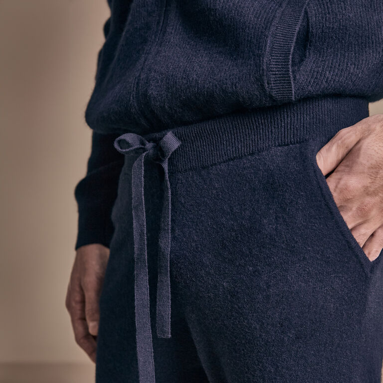 slide 5 Artmate Jogging Set