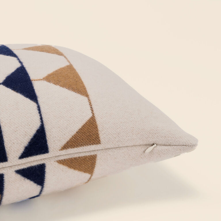 slide 3 Deco Cushion 002