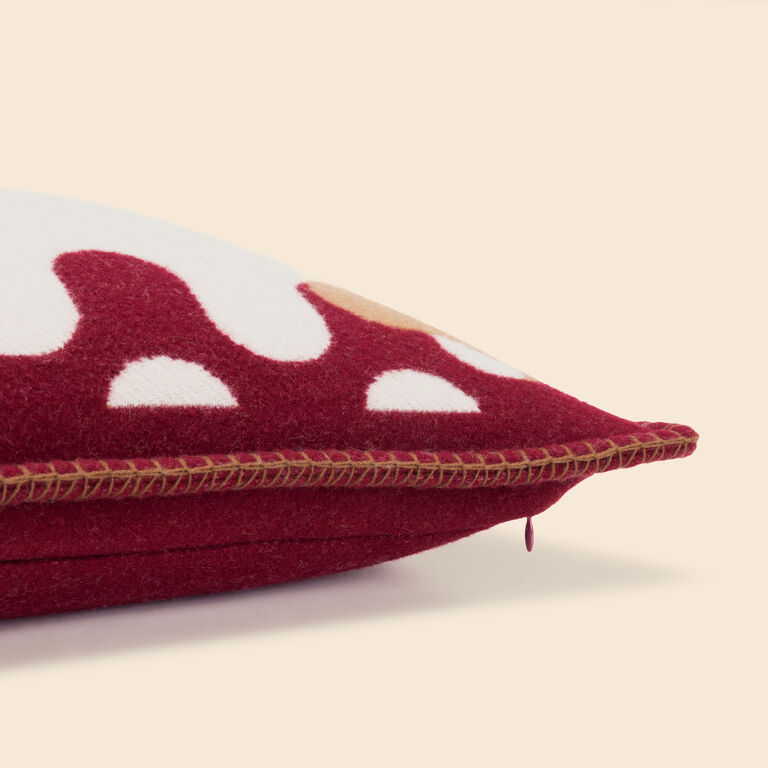 slide 3 Modernism Cushion 002