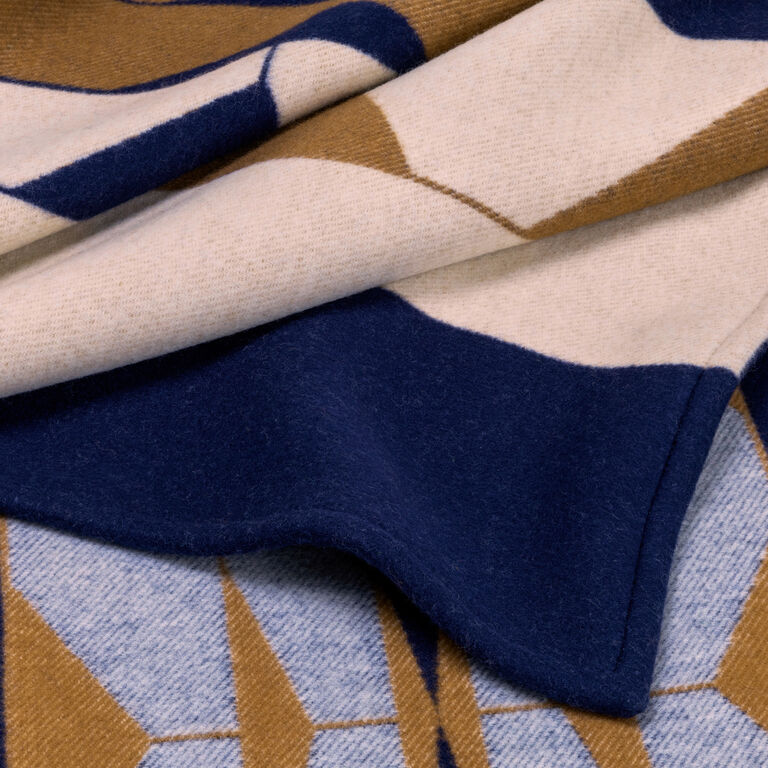 slide 3 Deco Throw 001