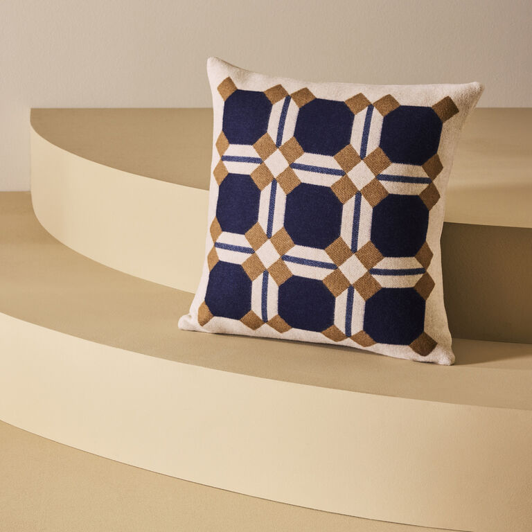 slide 5 Deco Cushion 004