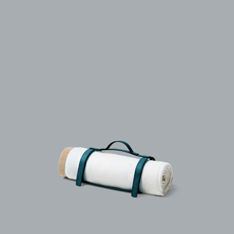 slide 4 Otello Throw Holder