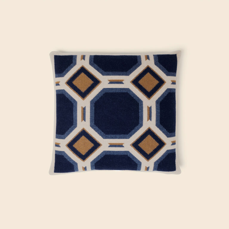 slide 1 Deco Cushion 005