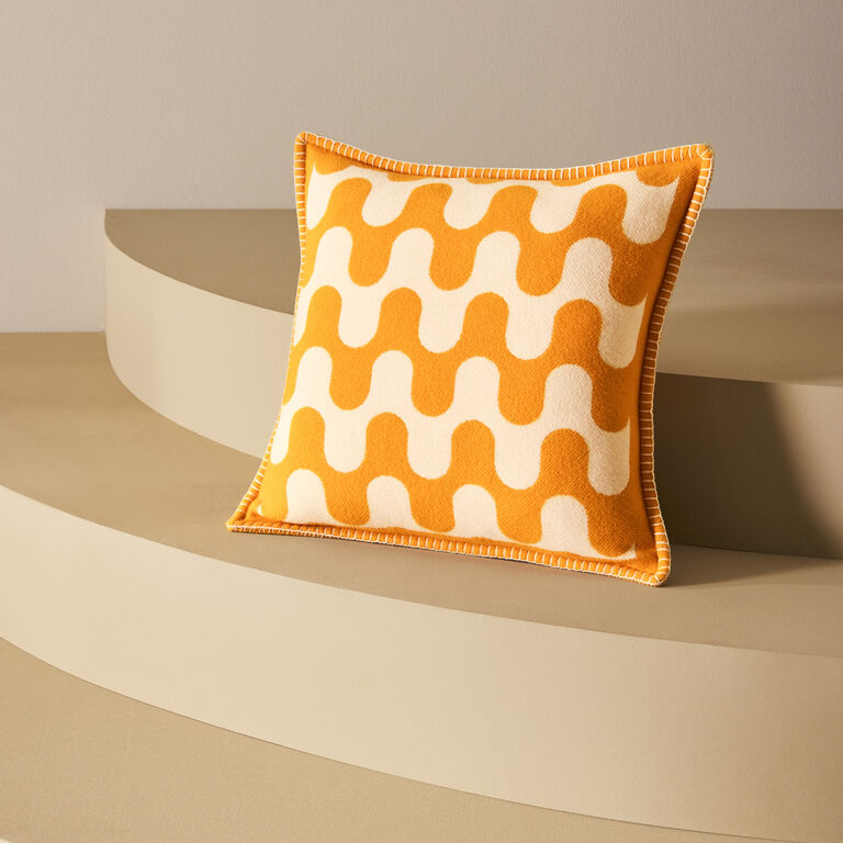 slide 5 Modernism Cushion 003